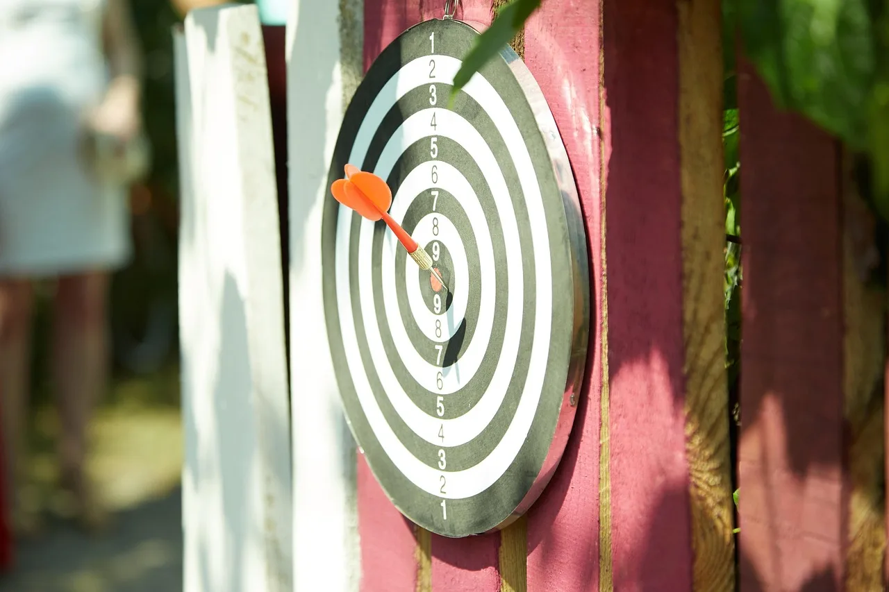 arrow, darts, target, bullseye, dartboard, dart-throwing, sport, game, play, playing darts, darts, target, target, bullseye, bullseye, bullseye, bullseye, bullseye, dartboard, dartboard, dartboard, dartboard. Escape room and FEC add-on attractions payback model