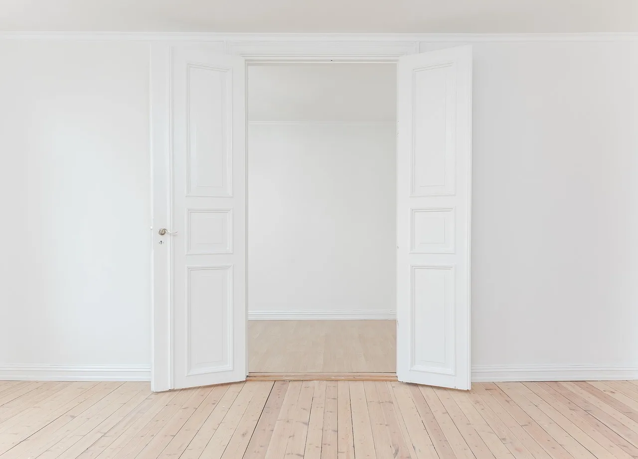 interior, indoor, white, wall, open, door, floor, door, door, door, door, door, floor. 4 points on escape room expansion that matter