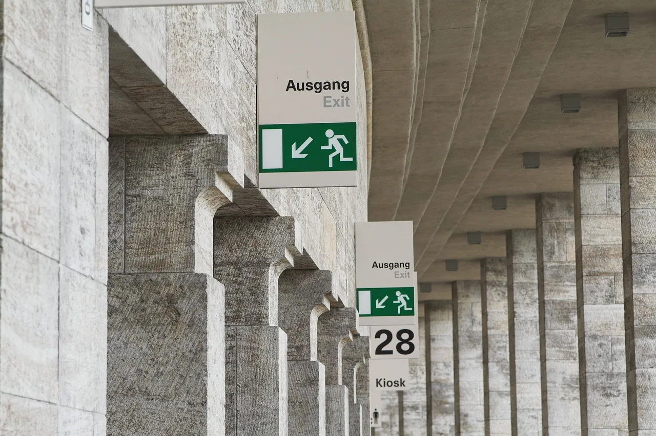 escape route, emergency exit, escape, emergency, exit, green, sign, out, board, rescue, evacuation, way way, columns, building, colonnade, way out, fire, fire protection, fire hazard, regulation, rescue plan, fire fighters, prevention, emergency exit, evacuation, evacuation, evacuation, evacuation, evacuation, fire protection, fire hazard. Escape room fire code Ontario: what the Fire Code requires