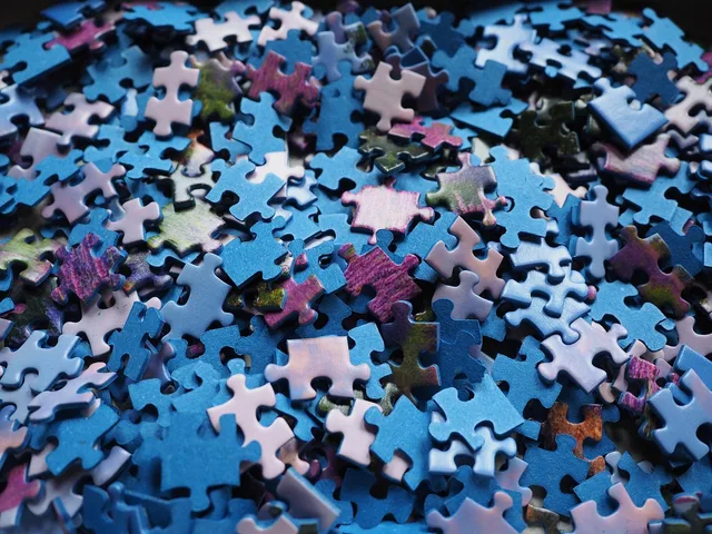 puzzle pieces, puzzle, game, put together, share, patience, placement game, pastime, boredom, toy, blue, puzzle pieces, puzzle pieces, puzzle, puzzle, puzzle, puzzle, puzzle. Starting an escape room right: access, capacity and cash come first